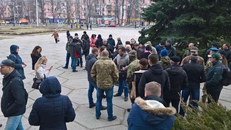 Прихильники блокади Донбасу вимагають скликати позачергову сесію облради