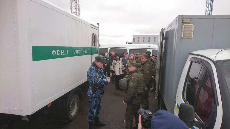 Росія передала Україні 12 в’язнів, засуджених у Криму
