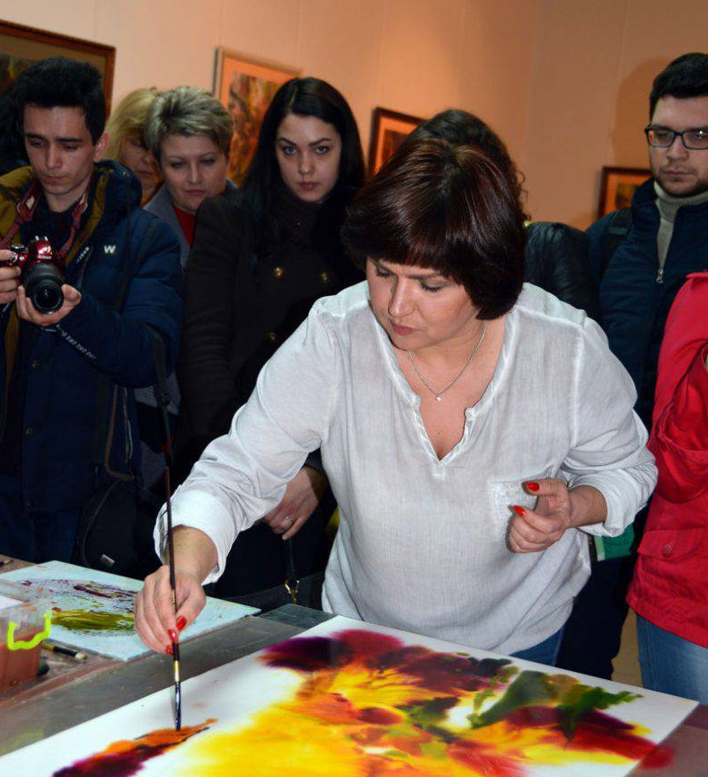 Художниця Рожнятовська: «В акварелі цінна прозорість та звучність»_1