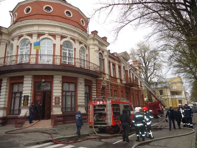 Сьогодні в Полтавському обласному архіві сталася пожежа_2