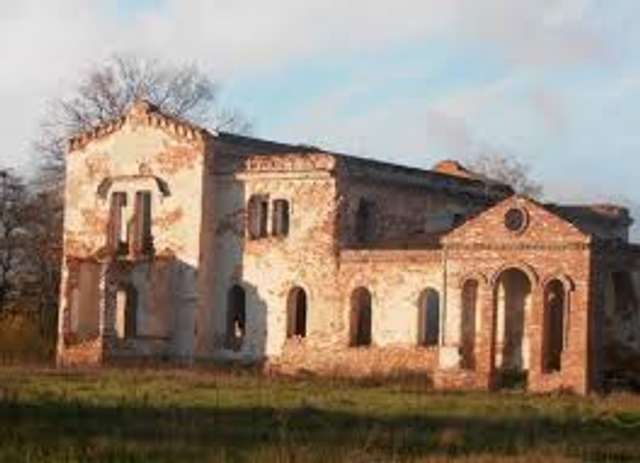 ​На Полтавщині руйнується давній маєток, в якому знімали 