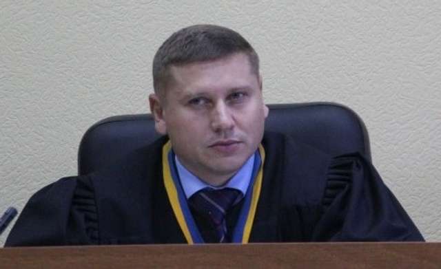 Місце на мільйон: суддя Струков звільнив крісло голови Октябрського суду. Хто сяде?_8