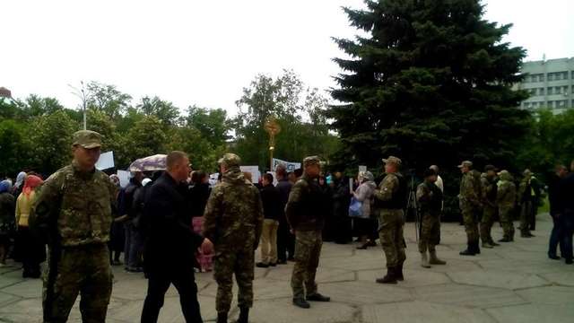 Четверта колона відстоювала свій прихід у П’ятої під Полтавською ОДА _7