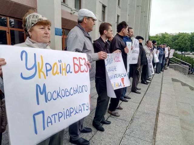 Четверта колона відстоювала свій прихід у П’ятої під Полтавською ОДА _9