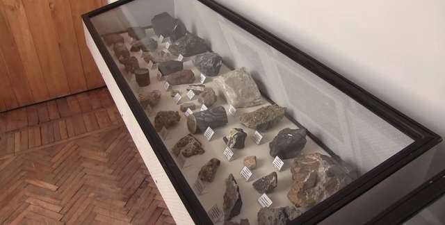 Камені кременчуцької магнітної аномалії презентували полтавцям_1