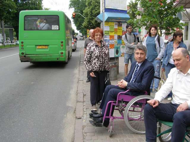 Голодранці плачуть від щастя – чиновникам вчергове підняли зарплату _5
