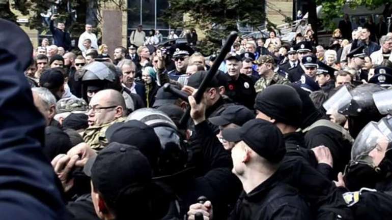 Правохоронці зачищають Україну