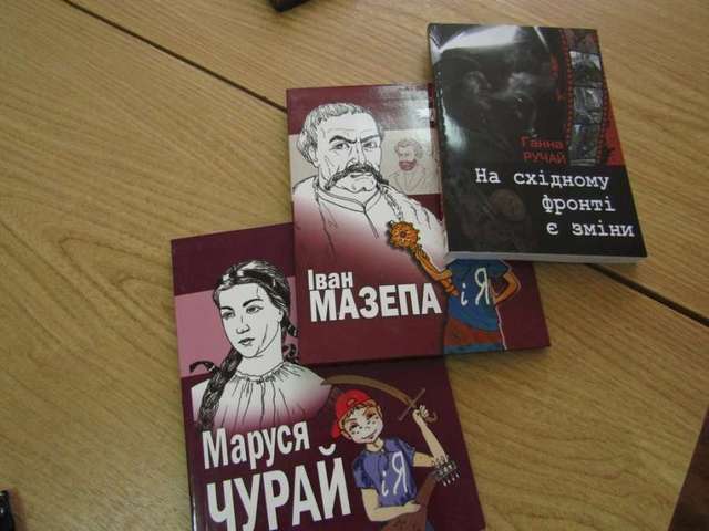 «На східному фронті є зміни»: полтавцям презентували книгу волонтерки про війну_2