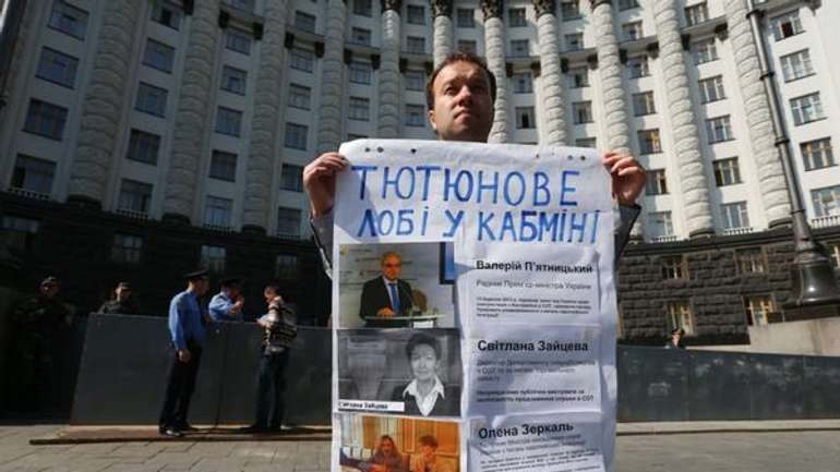 Насіров, нардепи Курячий, Кобцев та Козак утворюють «тютюнове лобі» в Україні