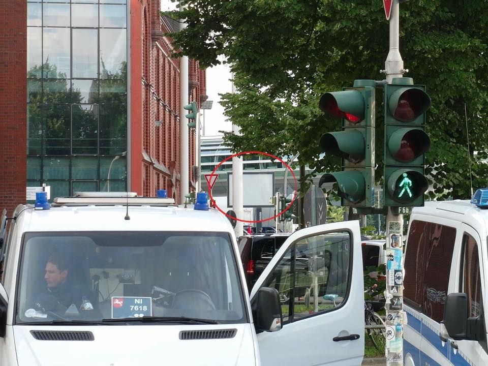 Після гамбурзької зустрічі Трампа й Путіна зникли білборди з українськими військовими_3