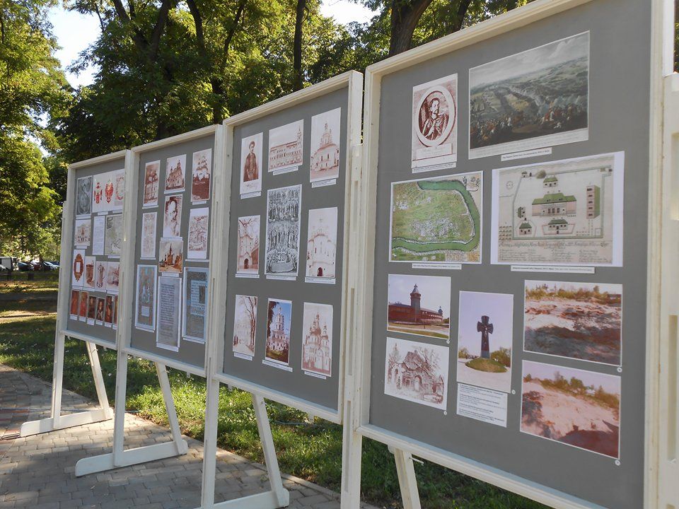 Полтавці вшанували Мазепу покладанням квітів до «неіснуючого» пам’ятника_3