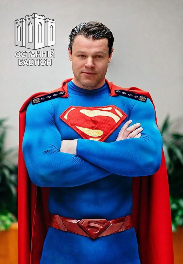 Олег Бех рве точку «Ж», відпрацьовуючи приміряні генеральські погони _1