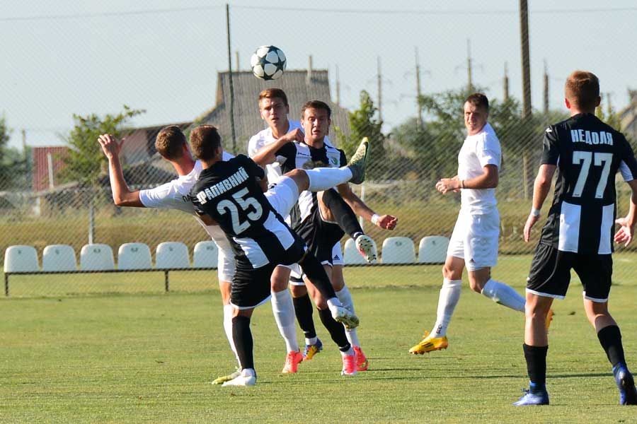 Перша Ліга: «Гірники» не зірвали «Колос», «Кремінь» нарешті переміг, «Полтава» втратила очки з «Балканами»_3