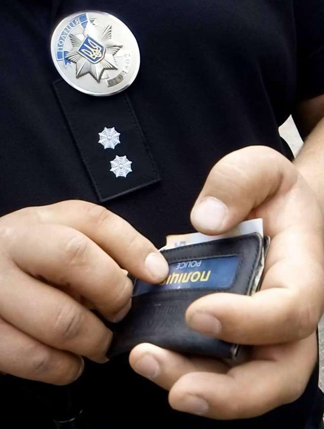 Хабарі «по-новому»: Тернопільські поліцейські беруть хабарі навіть бартером_7