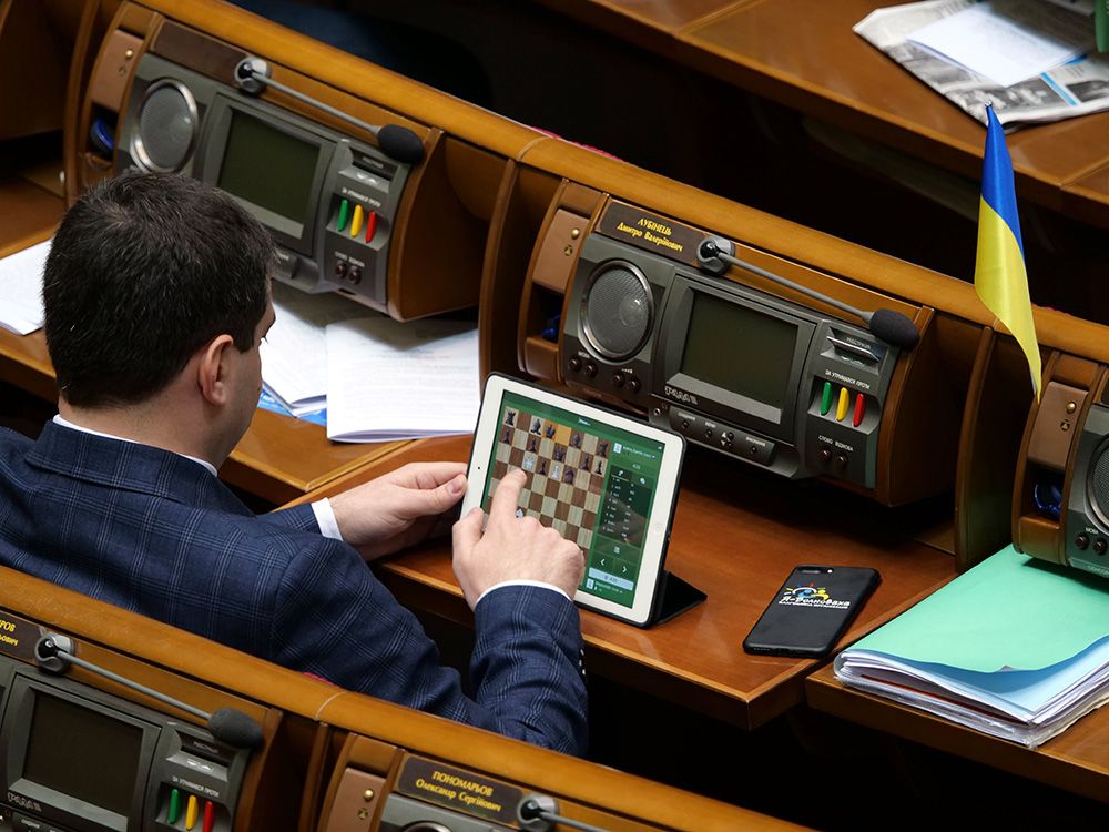 Нардепи в країні чудес. Депутатські законопроекти, які вас здивують_5