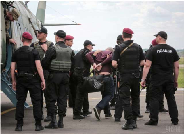 Мільярди збитків, мільйонні застави і Bentley в лікарню. Як просувається справа