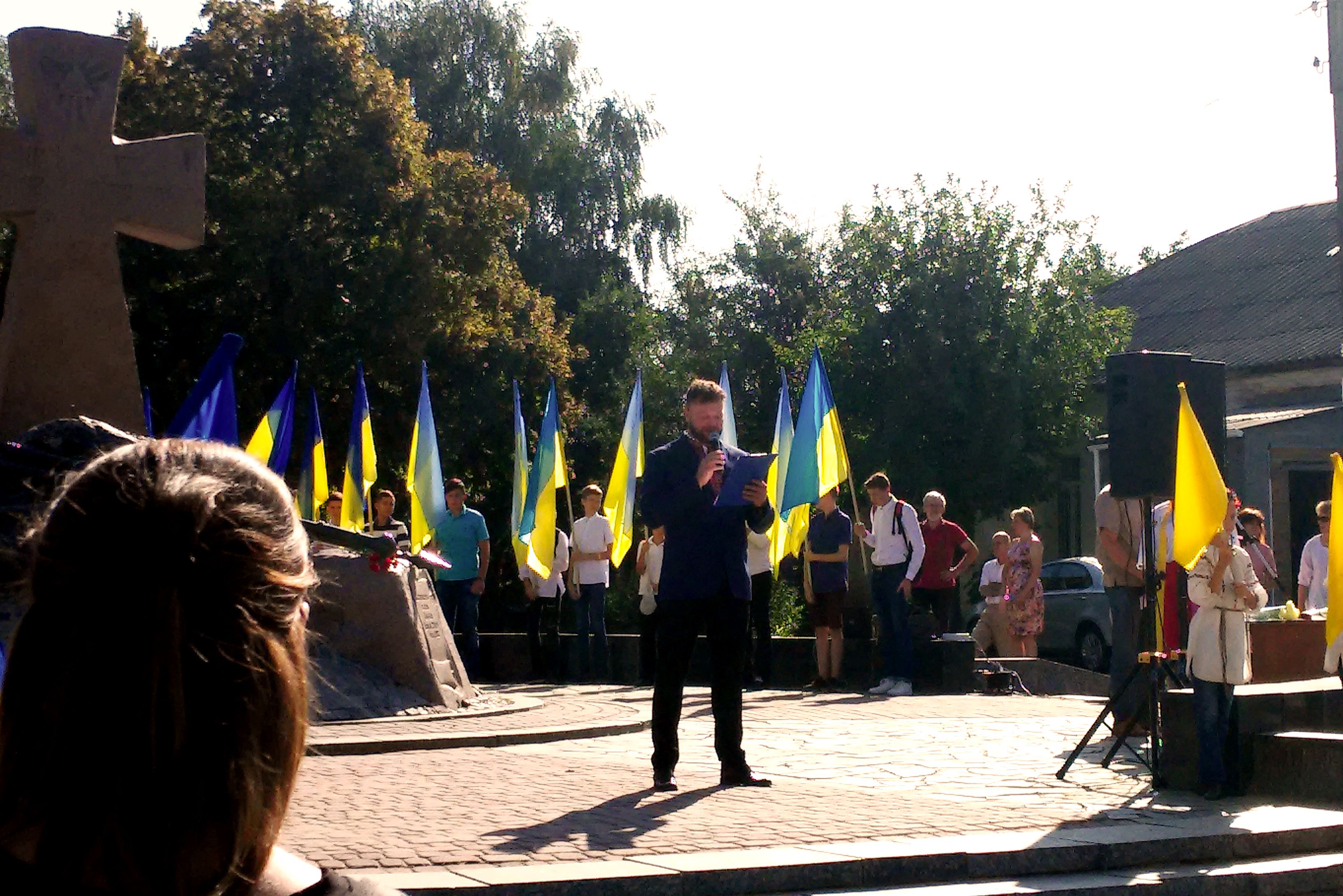 День Прапора у Полтаві: діти, квіти й кілька сотень стягів_5