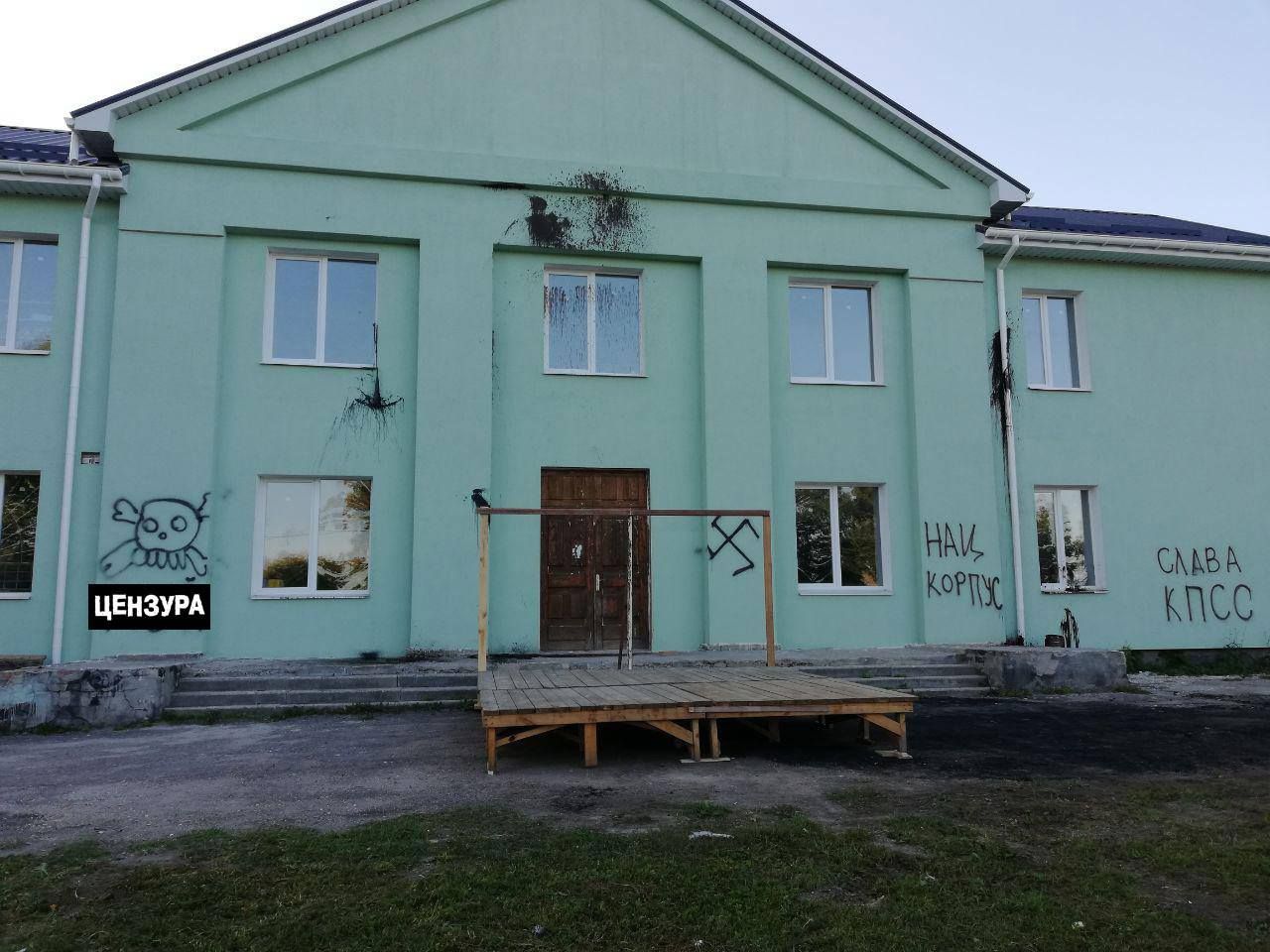 На Полтавщині БК обмалювали свастикою_1