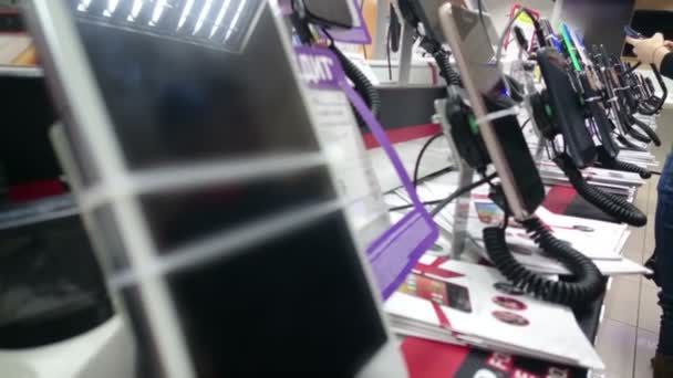 Поліція безсила: в Україні орудує банда, краде дорогі смартфони_1