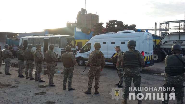 Рейдерське захоплення елеватора в Харківській області: суд заарештував 15 осіб без права застави