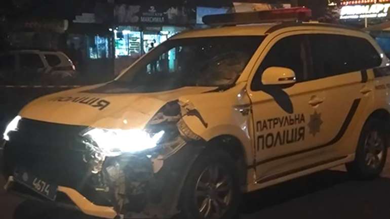 У Чернівцях поліцейське авто на смерть збило пішохода
