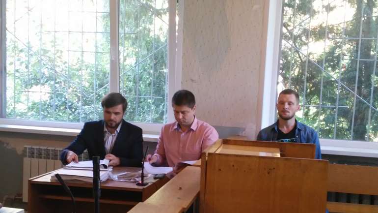 Суд на місяць переніс розгляд справи про побиття журналіста 