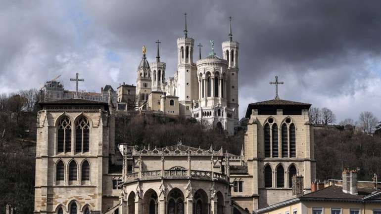 За рік у Франції відбулася майже тисяча нападів на католицькі святині