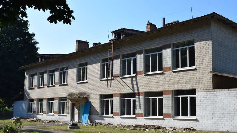 У Великій Багачці триває ремонт селищної школи