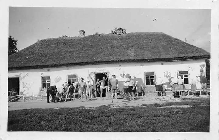 «Карти, люлька, п’ять стволів»: харизматичні фото українських вояків Другої світової_5