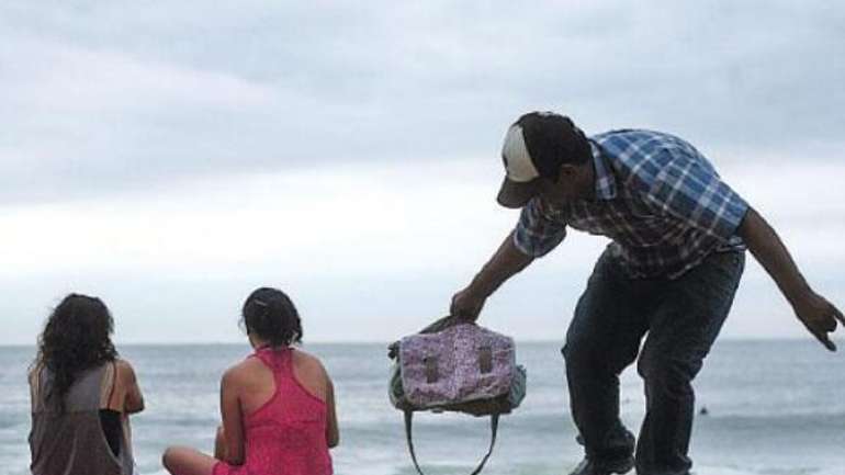 Мешканець Горішніх Плавнів грабував відпочивальників на пляжі