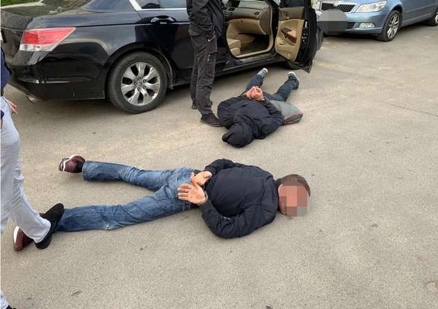У Києві затримали грабіжників, які викрали банківський термінал_2