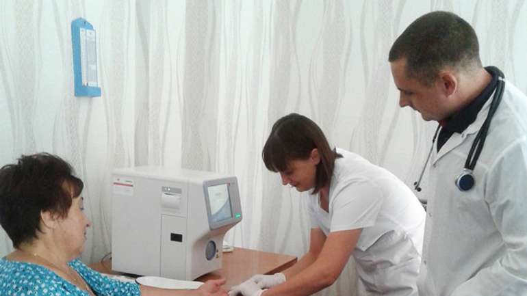 Громада Козельщини має інноваційний пристрій для проведення аналізу крові