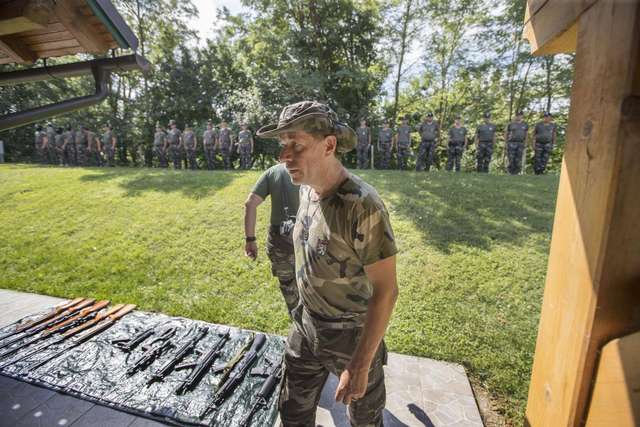 «Це наша земля»: попри тиск держави, словенці створюють спеціальні підрозділи, аби захистити кордон від мігрантів_3