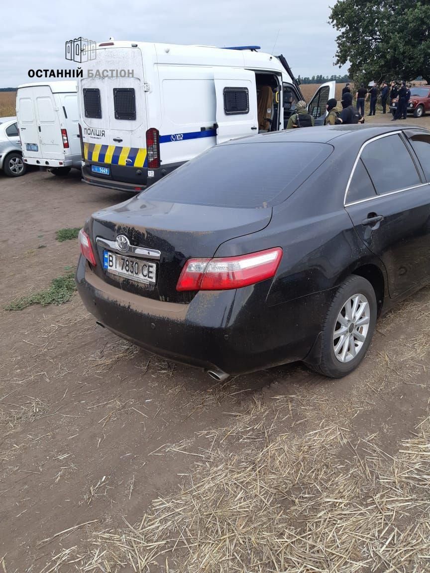 Лазірки: не давши зібрати урожай, поліція почала самостійно засівати поля маком: ФОТО, ВІДЕО (оновлюється)_1