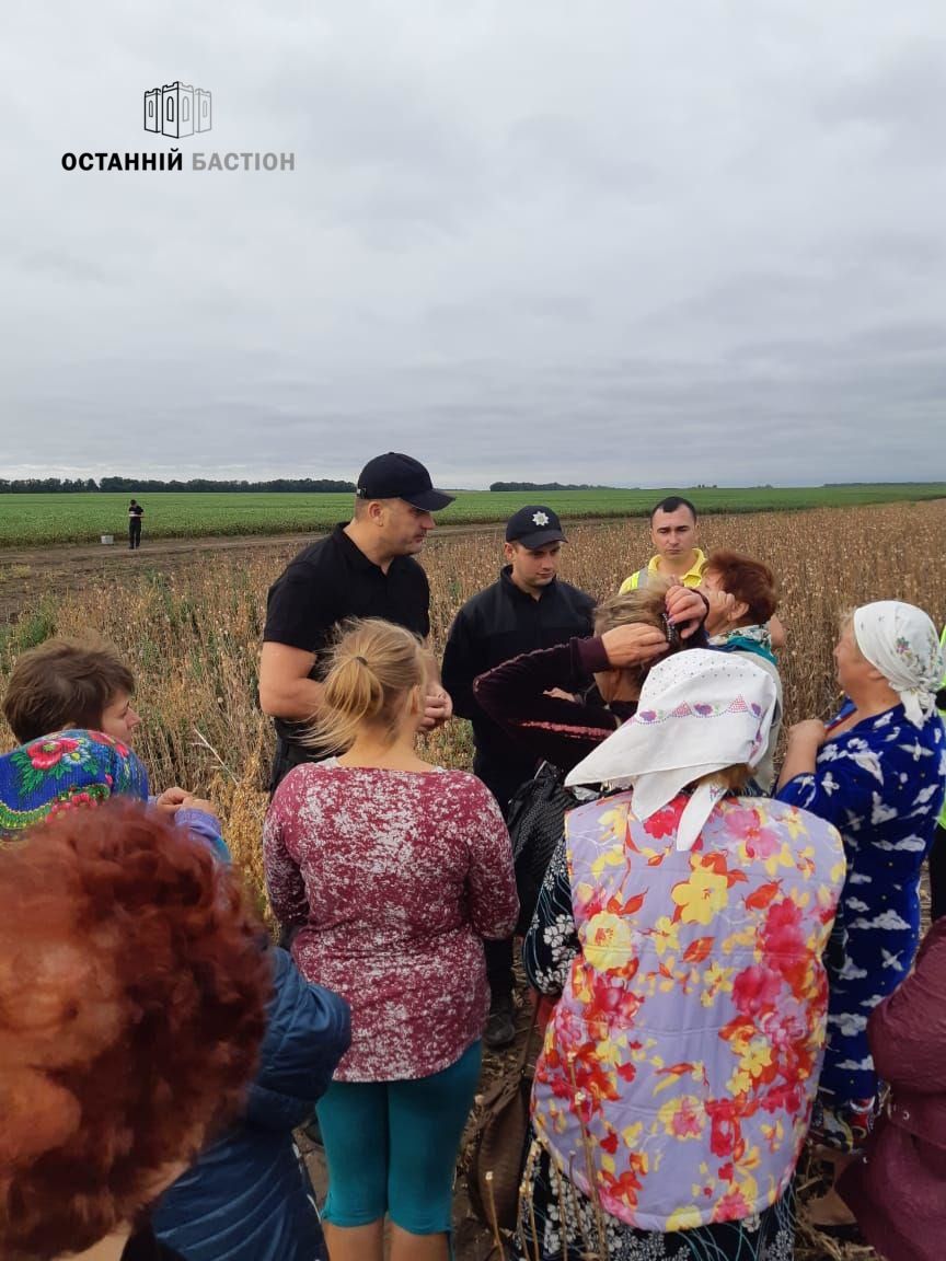 Лазірки: не давши зібрати урожай, поліція почала самостійно засівати поля маком: ФОТО, ВІДЕО (оновлюється)_5