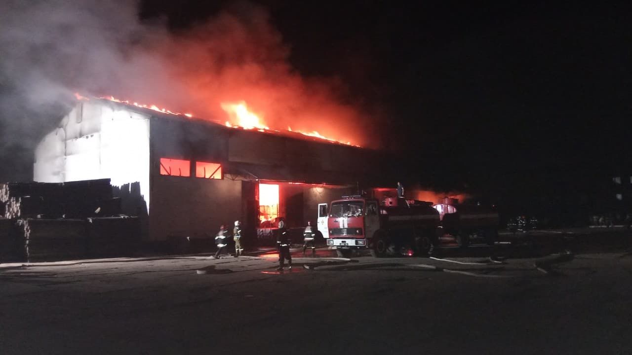 Уночі в Полтаві спалахнула масштабна пожежа_1