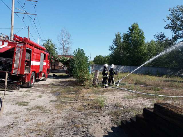 Поблизу станції Пост «Ворскла» пожежники рятували від вогню цистерни з бензином_2