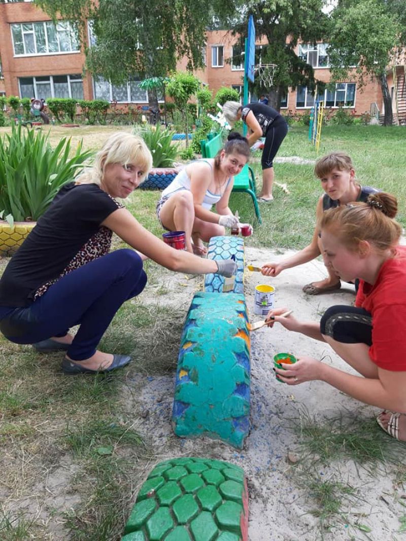 В Опішні ремонт майданчика переклали на плечі батьків вихованців дитсадка_1