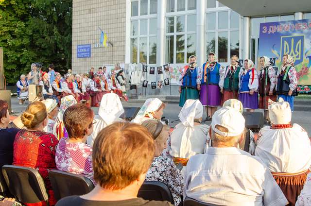 Показ старовинних мод відгримів у Пирятині_1