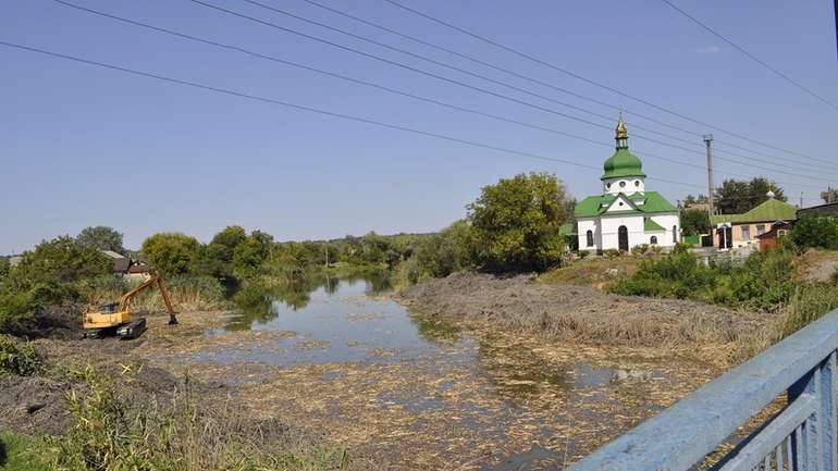 У Решетилівці рятують від замулення місцеву окрасу природи