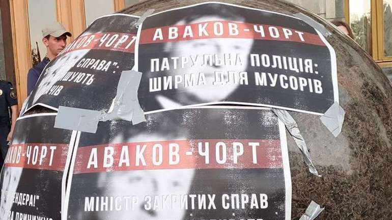 На вимогу Коломойського Зеленський буде «робити» українців разом із Аваковим