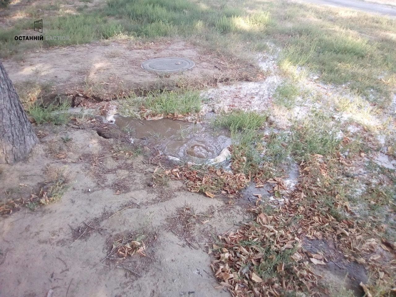 Полтавська Венеція: поблизу зупинки Богдана Хмельницького стався масштабний витік води (фото)_5