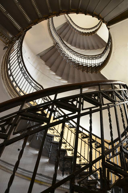 Архітектура для людей: у мережі з’явилися захопливі світлини сходів у старих львівських будинках_7