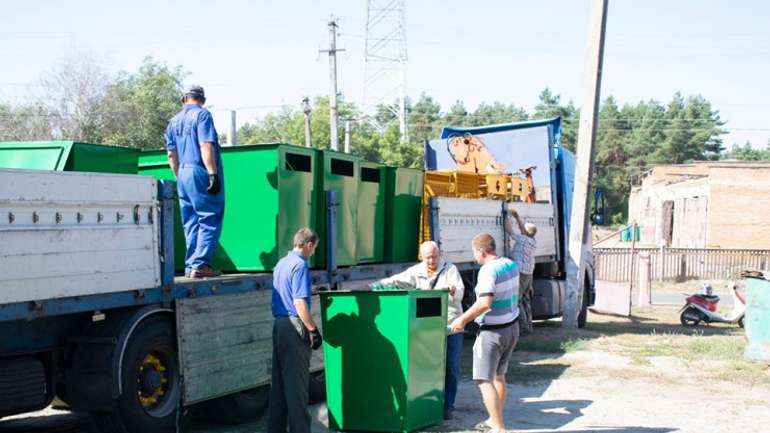 У Нових Санжарах намагаються налагодити сортування сміття