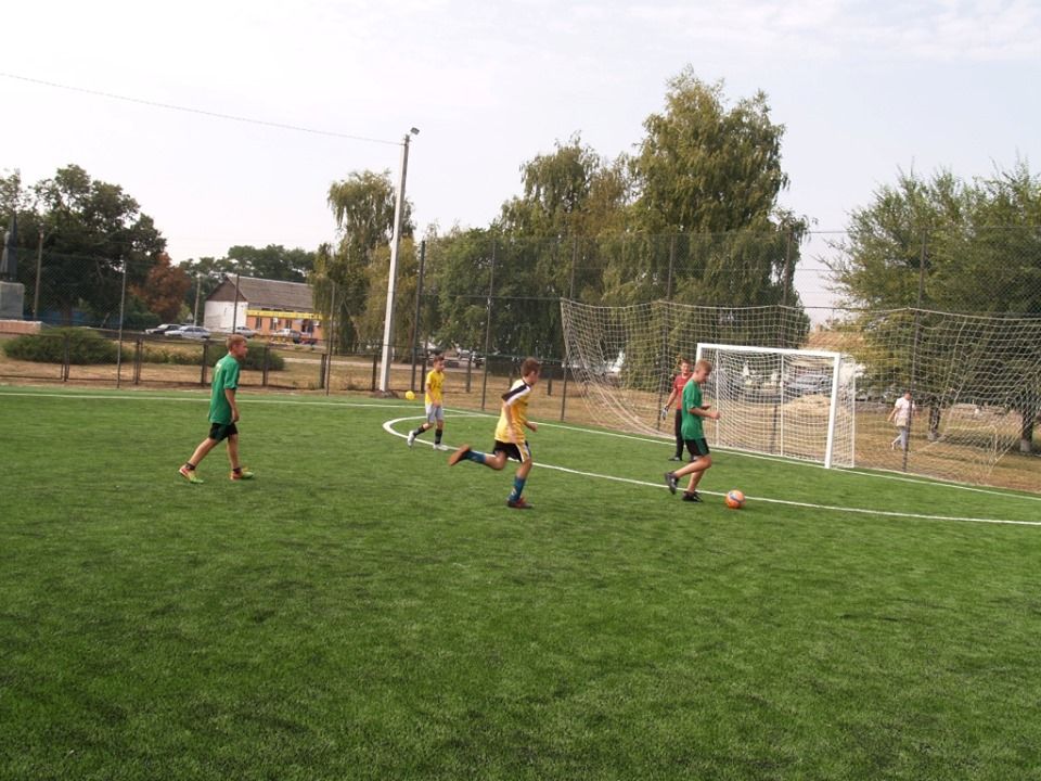 Новий спортивний майданчик випробували у Новосанжарському районі_1