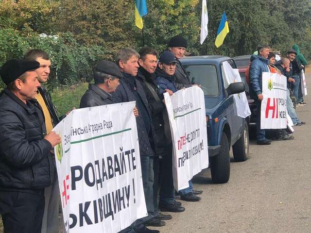 Українські селяни протестують проти продажу землі чужинцям_4