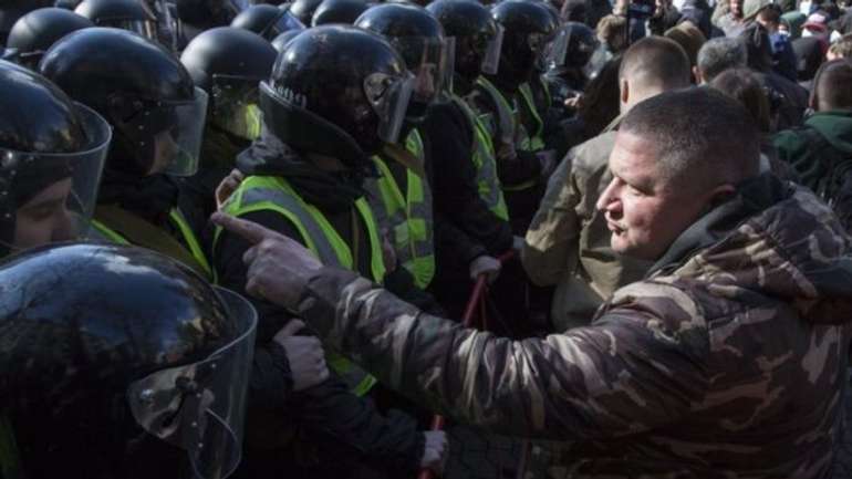 «Ми воювали не за це»: У соцмережах закликають виходити під Офіс президента (оновлюється)