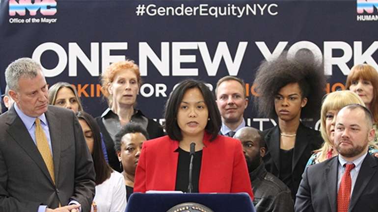 Влада Нью-Йорка «пробила чергове дно»: нелегалів не можна назвати чужинцями