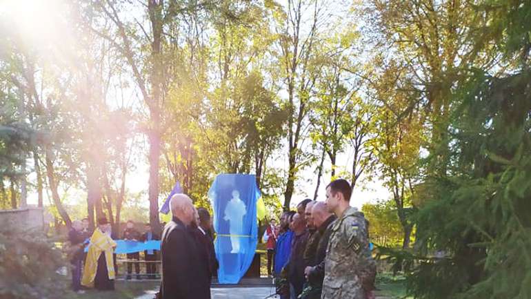 Монумент захисникам України відкрили в Опішні