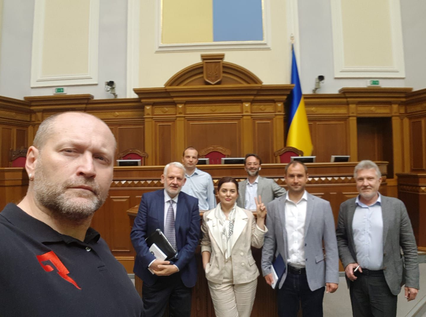 Повний параліч: до кінця засідання Верховної Ради досиділи 8 нардепів із 423_1